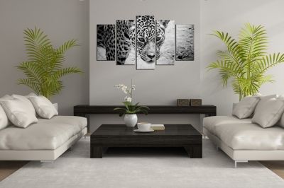 Декоративно пано за стена в черно и бяло с ягуар